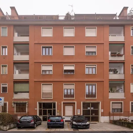 Wonderful 2 Bedrooms Fiera Area - Mirable Pm דירה *